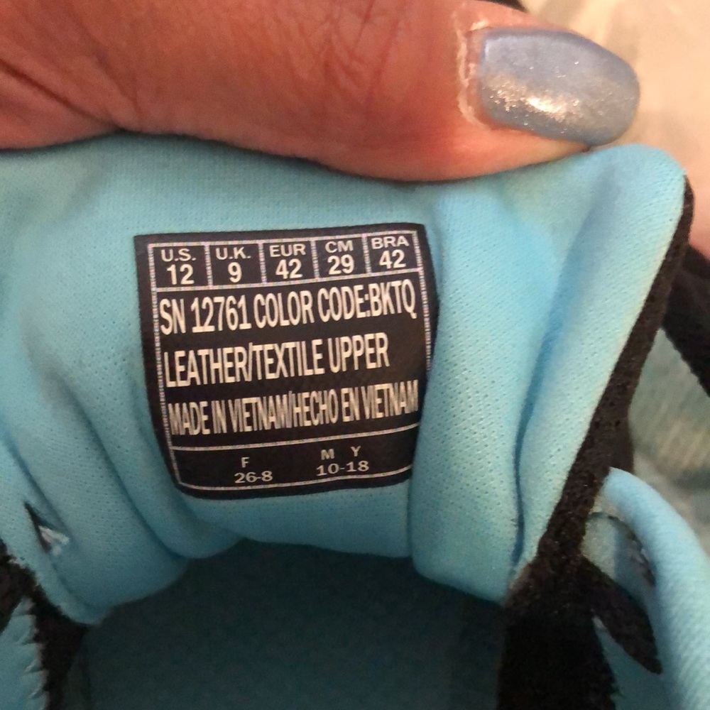 Sneakers - Picture 5 of 5